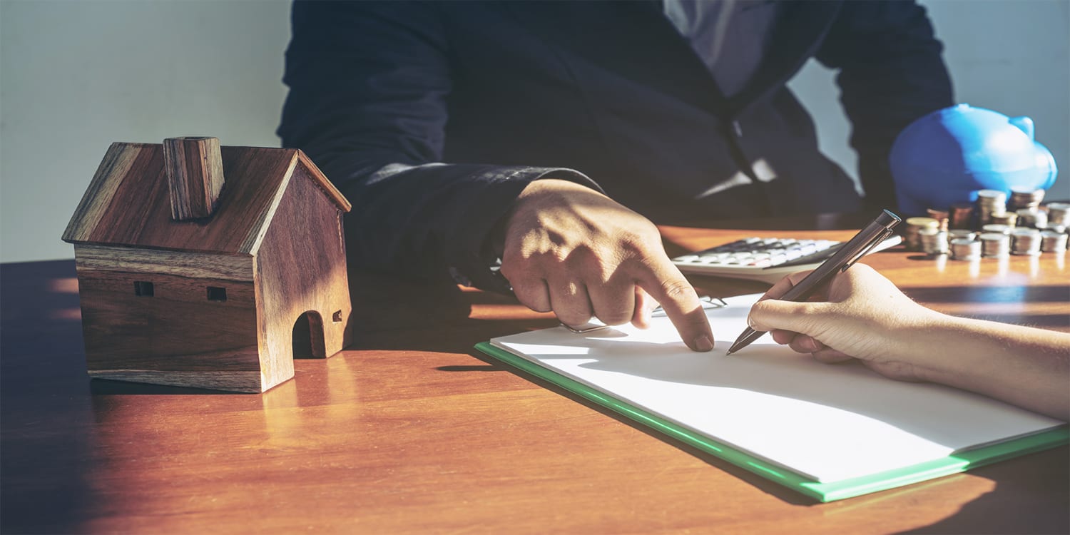 Real estate investor buying house from seller